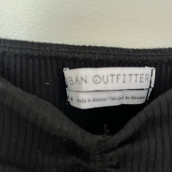 UO BLACK CUTOUT TANK - Picture 4 of 4